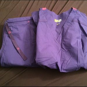 WonderWink Wonderflex Grape Scrub Set